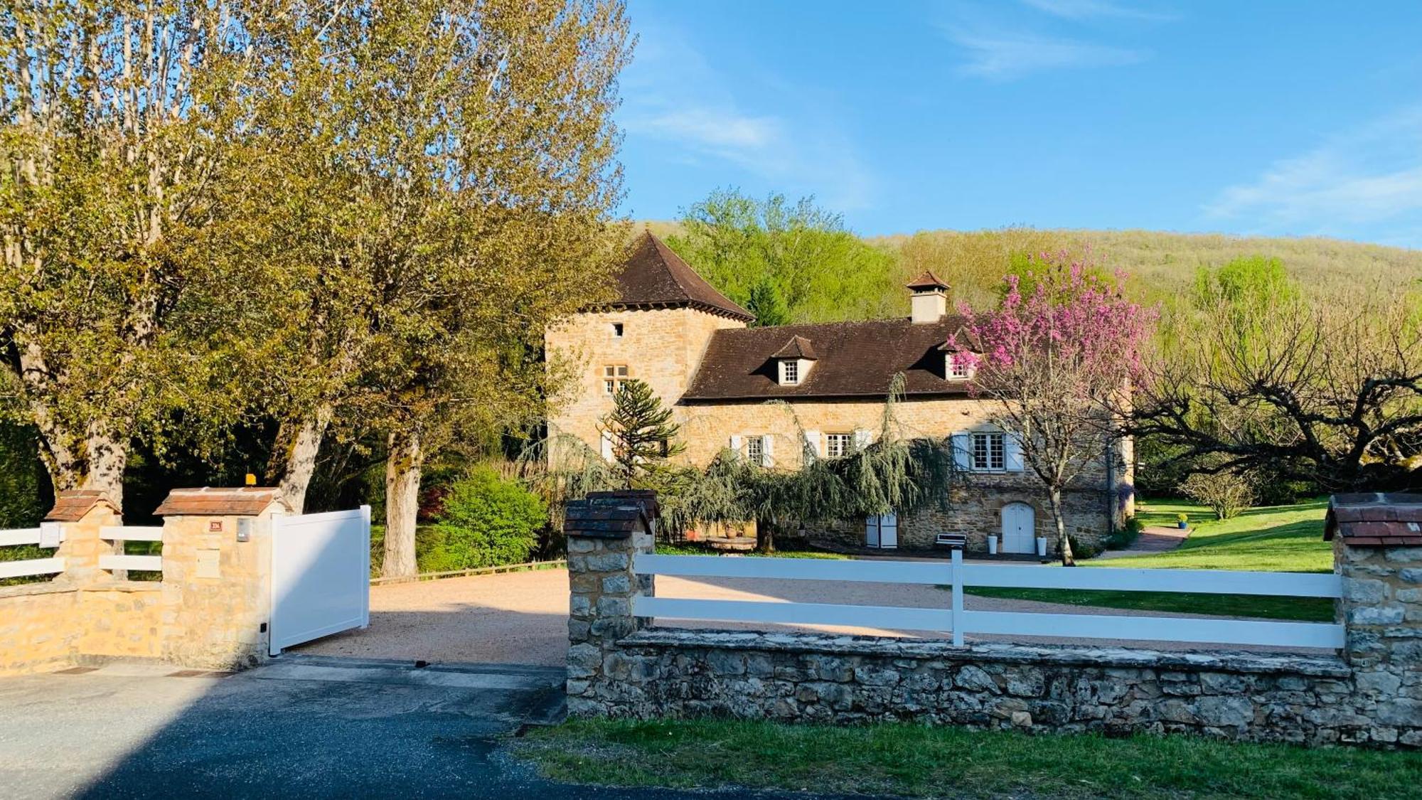 Le Moulin Du Boisset Bed & Breakfast Saint-Denis-les-Martel Exterior photo